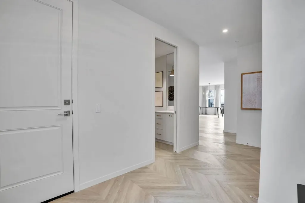195 Lucas Common NW Calgary AB T3P 2B3