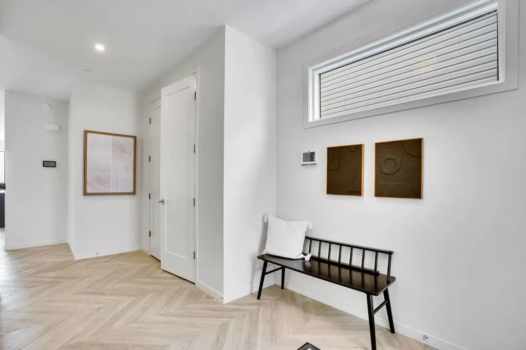 195 Lucas Common NW Calgary AB T3P 2B3