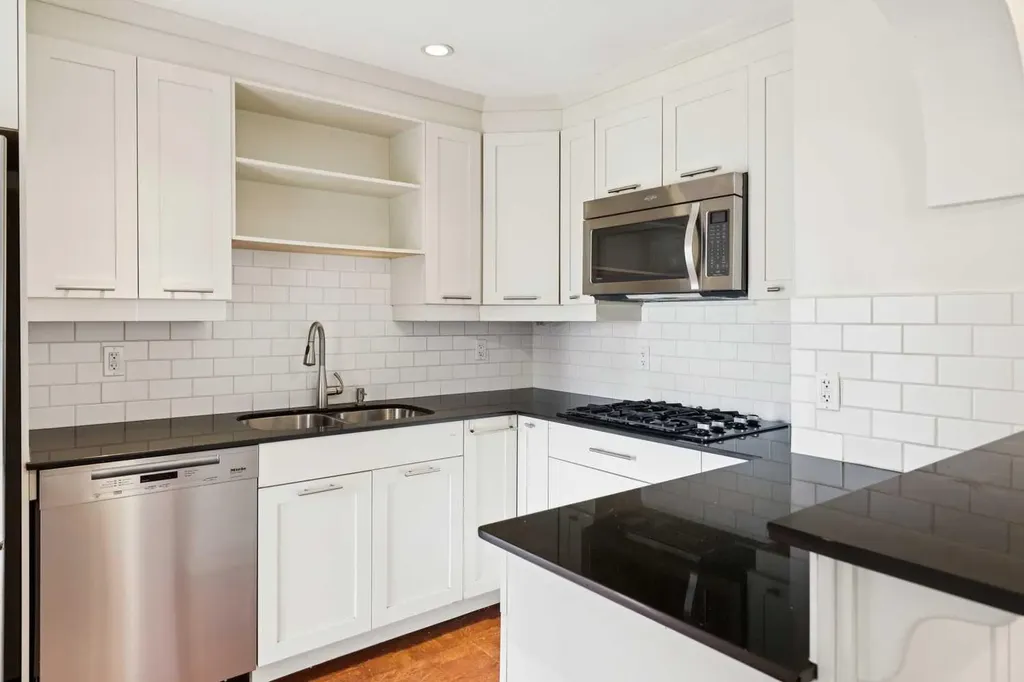 2128 Broadview Road NW Calgary AB T2N3H9