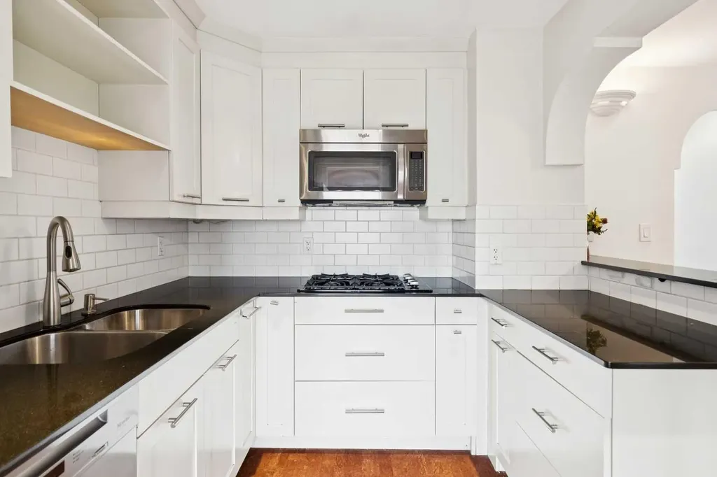 2128 Broadview Road NW Calgary AB T2N3H9