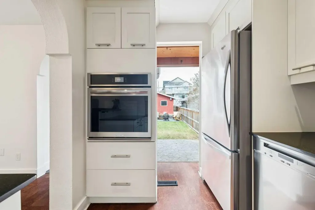 2128 Broadview Road NW Calgary AB T2N3H9