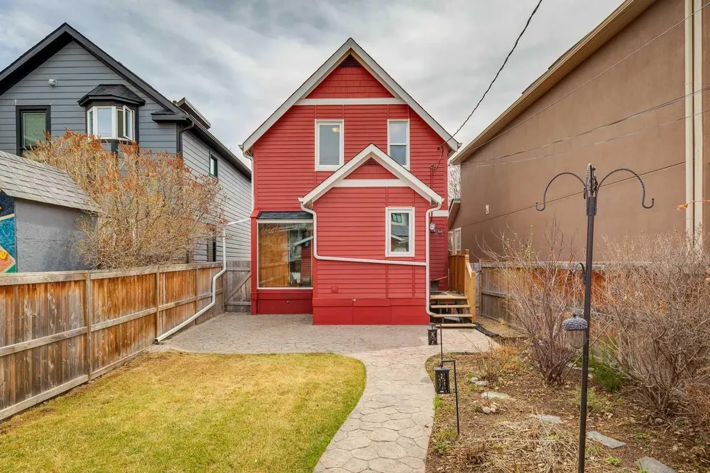2128 Broadview Road NW Calgary AB T2N3H9