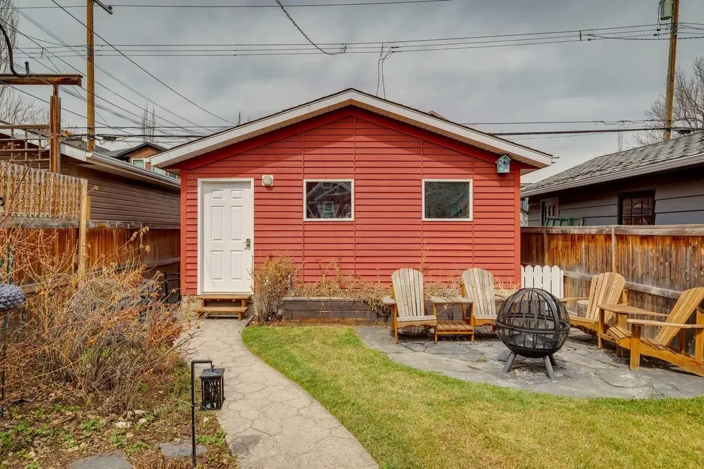 2128 Broadview Road NW Calgary AB T2N3H9