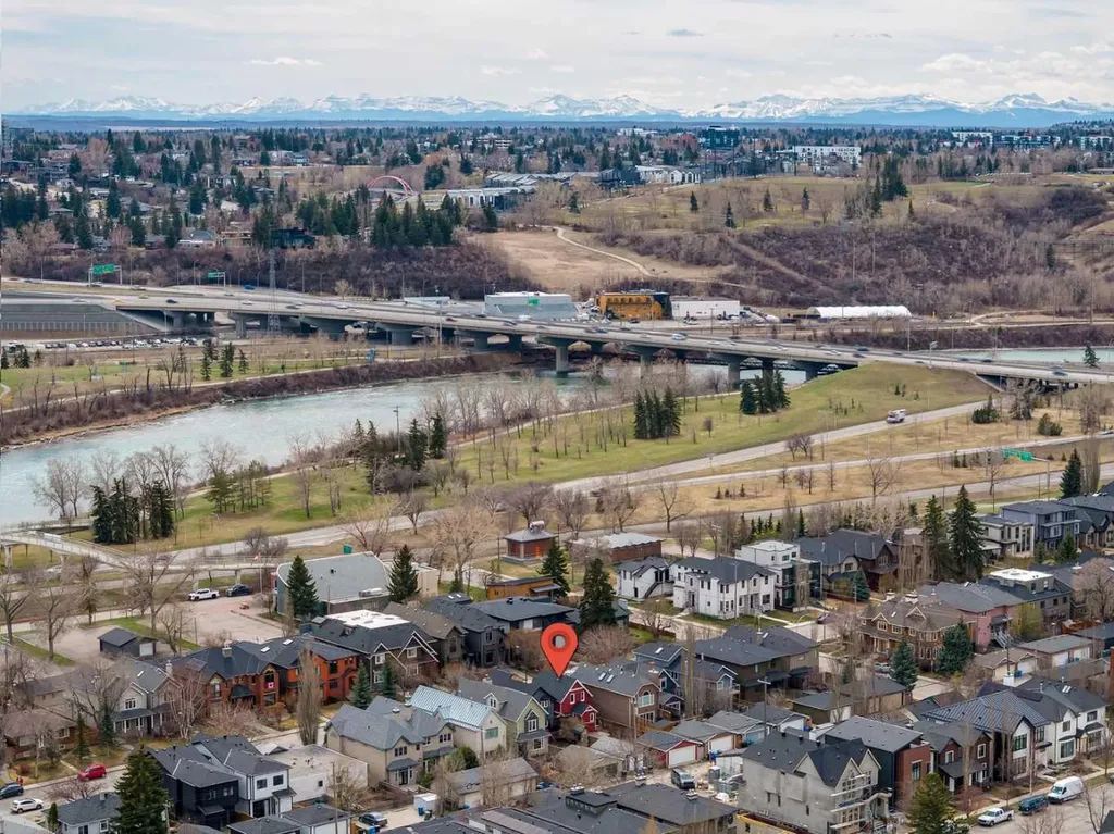 2128 Broadview Road NW Calgary AB T2N3H9