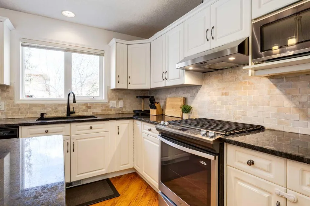 439 Mountain Park Drive SE Calgary AB T2Z 2N9