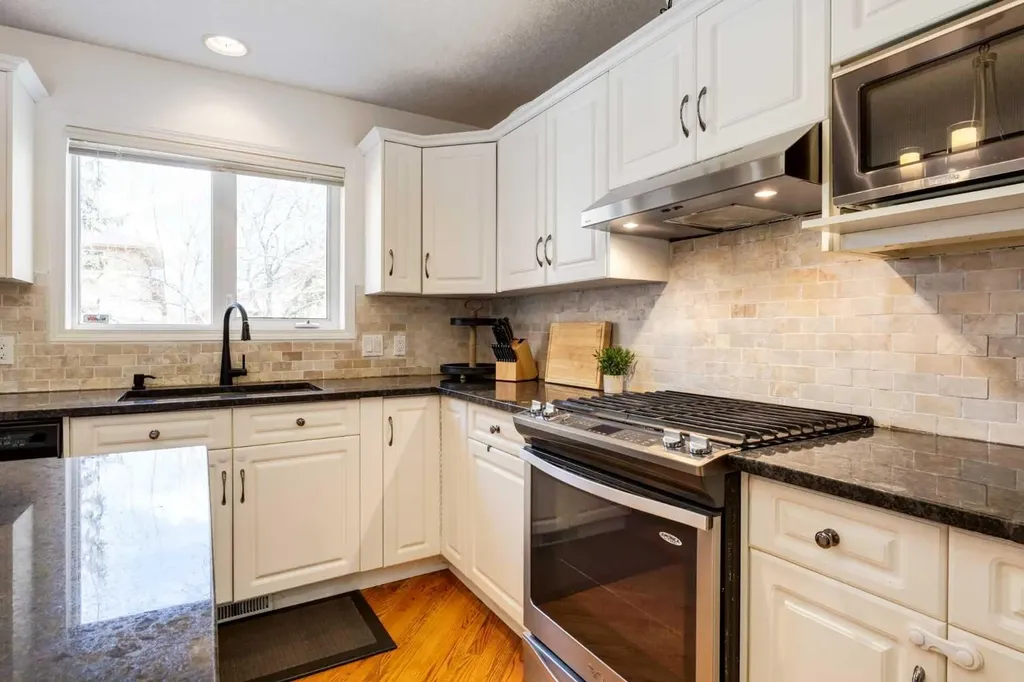 439 Mountain Park Drive SE Calgary AB T2Z 2N9