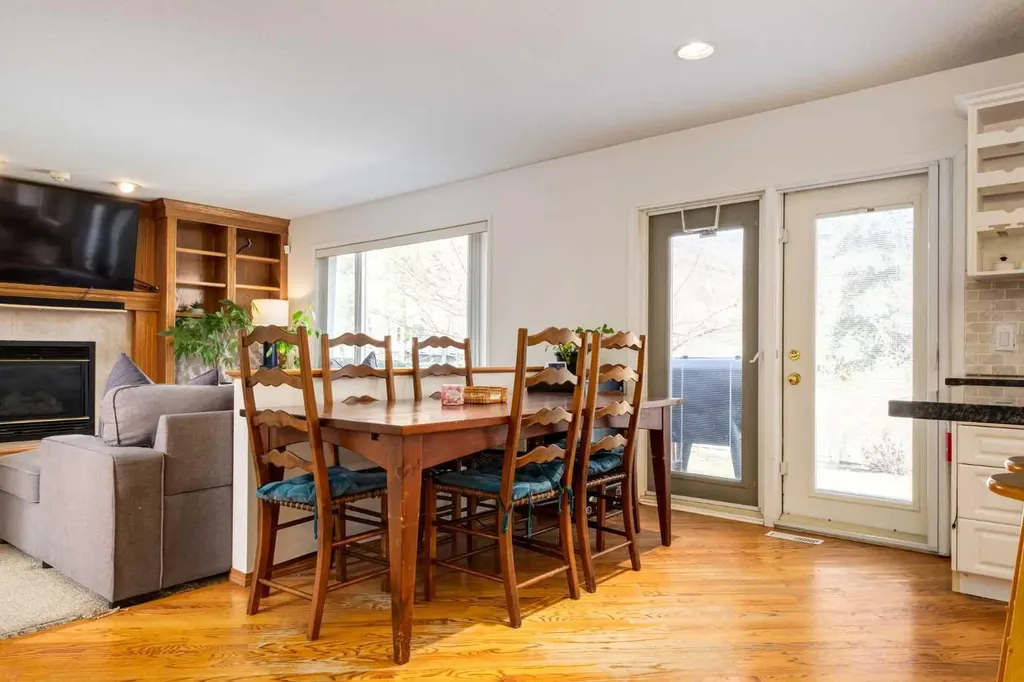 439 Mountain Park Drive SE Calgary AB T2Z 2N9