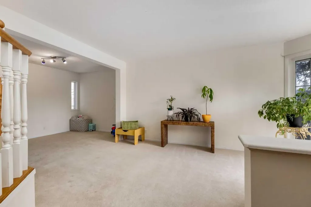 439 Mountain Park Drive SE Calgary AB T2Z 2N9