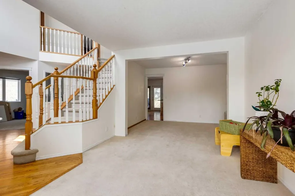 439 Mountain Park Drive SE Calgary AB T2Z 2N9