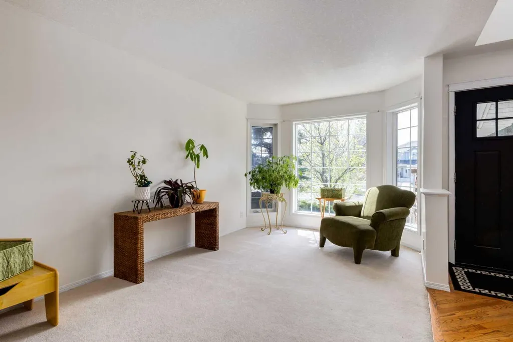 439 Mountain Park Drive SE Calgary AB T2Z 2N9