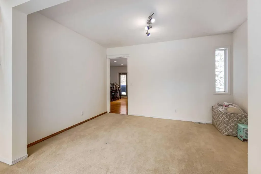 439 Mountain Park Drive SE Calgary AB T2Z 2N9
