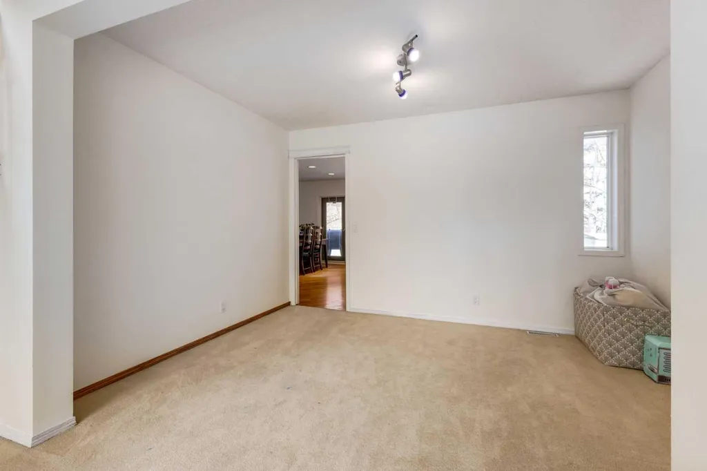 439 Mountain Park Drive SE Calgary AB T2Z 2N9