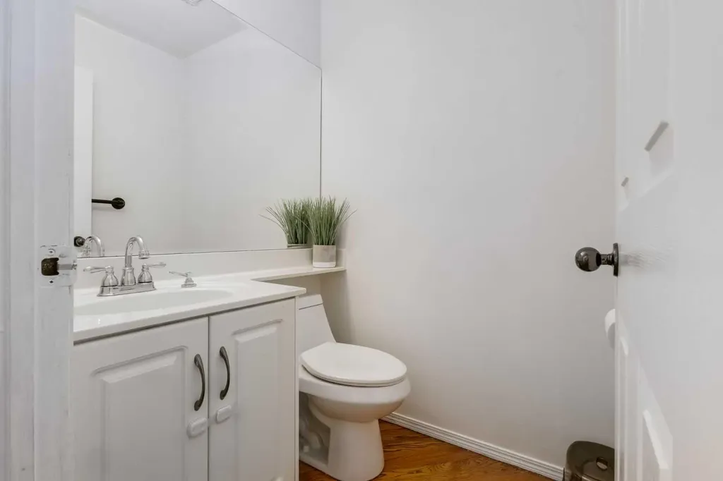 439 Mountain Park Drive SE Calgary AB T2Z 2N9