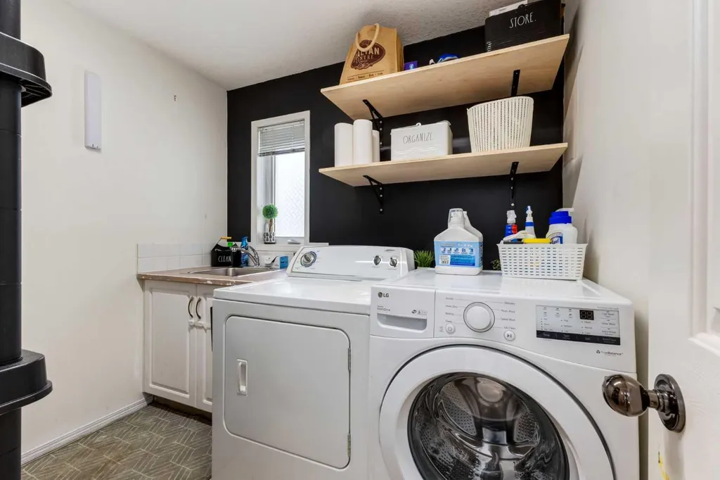 439 Mountain Park Drive SE Calgary AB T2Z 2N9