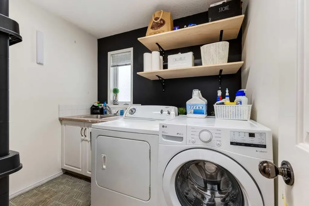 439 Mountain Park Drive SE Calgary AB T2Z 2N9
