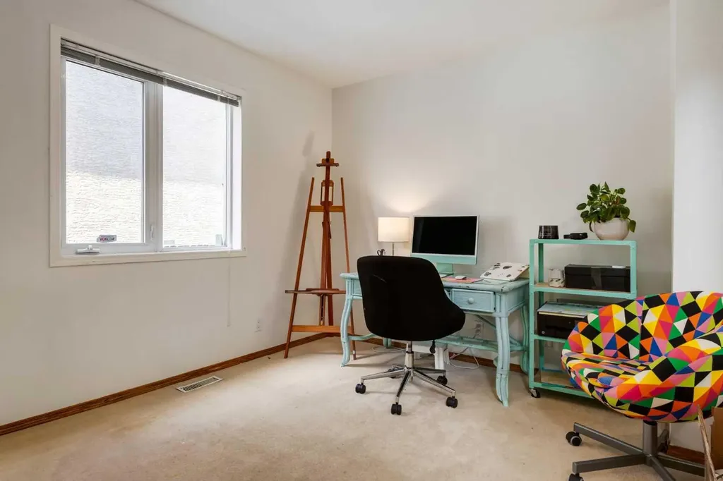 439 Mountain Park Drive SE Calgary AB T2Z 2N9
