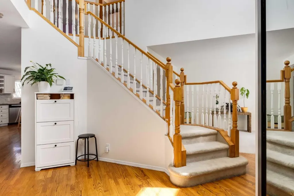 439 Mountain Park Drive SE Calgary AB T2Z 2N9