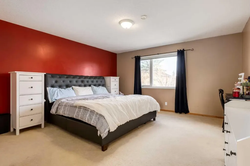439 Mountain Park Drive SE Calgary AB T2Z 2N9
