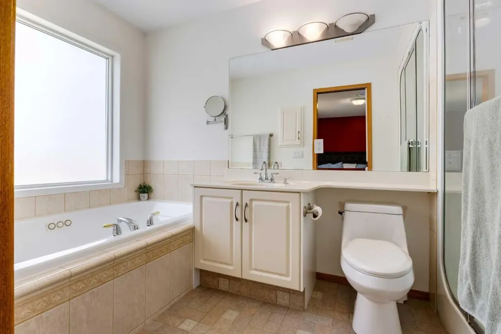 439 Mountain Park Drive SE Calgary AB T2Z 2N9
