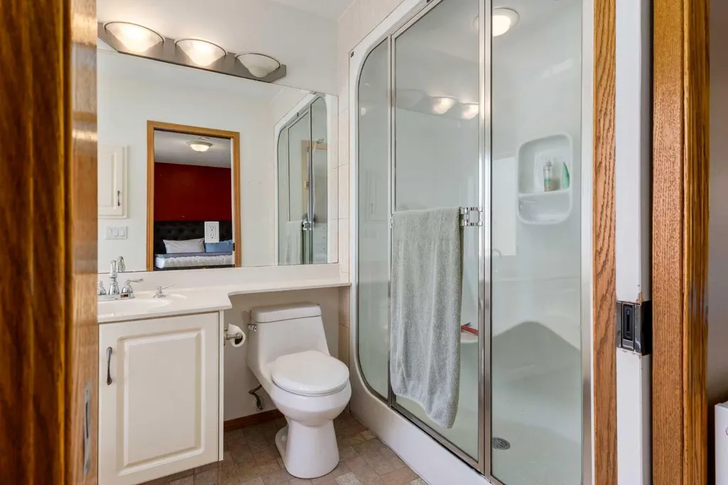 439 Mountain Park Drive SE Calgary AB T2Z 2N9