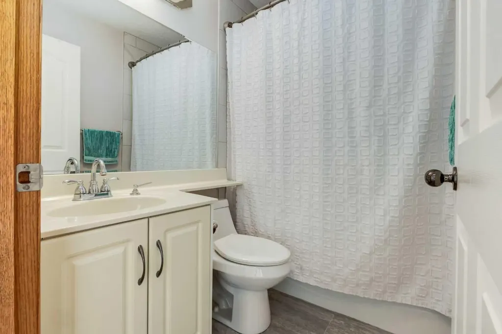439 Mountain Park Drive SE Calgary AB T2Z 2N9