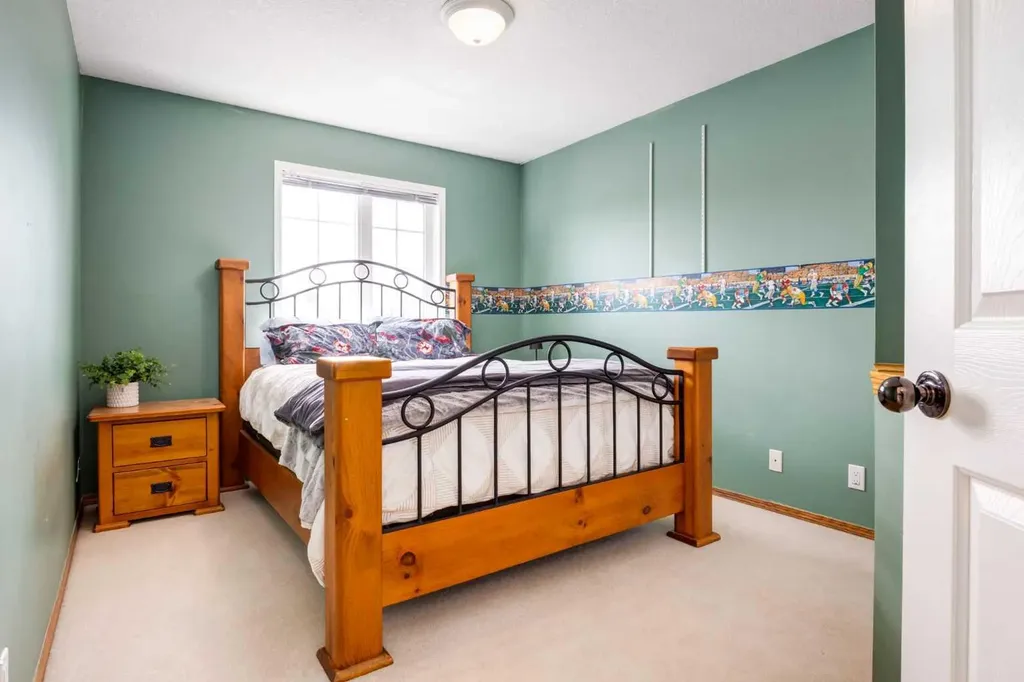 439 Mountain Park Drive SE Calgary AB T2Z 2N9