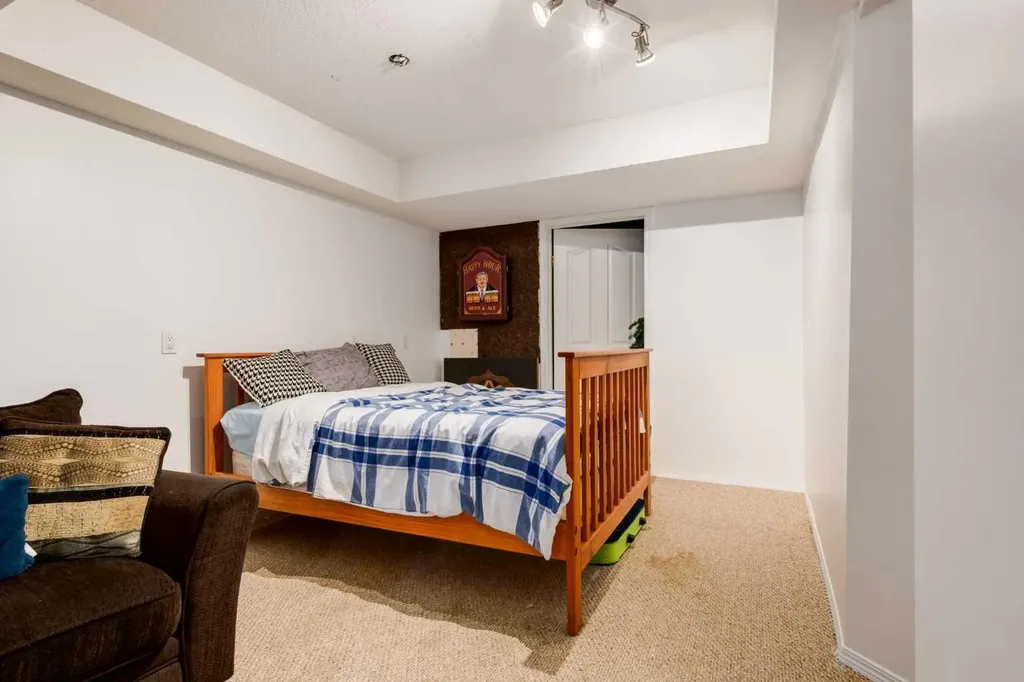 439 Mountain Park Drive SE Calgary AB T2Z 2N9