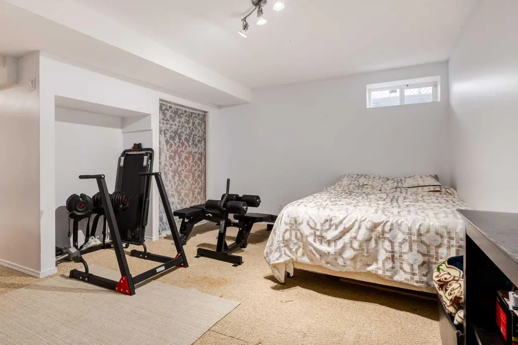 439 Mountain Park Drive SE Calgary AB T2Z 2N9