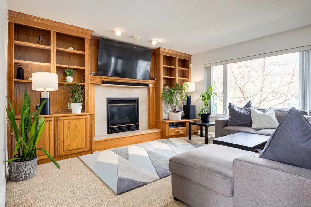 439 Mountain Park Drive SE Calgary AB T2Z 2N9