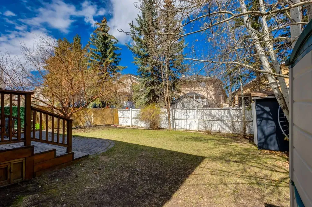 439 Mountain Park Drive SE Calgary AB T2Z 2N9