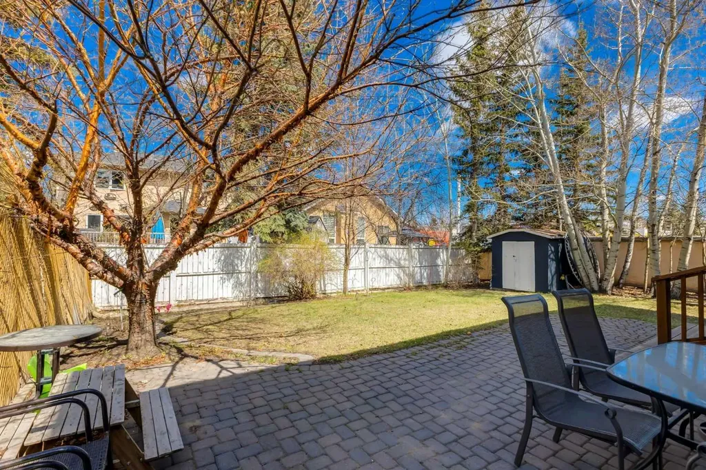 439 Mountain Park Drive SE Calgary AB T2Z 2N9