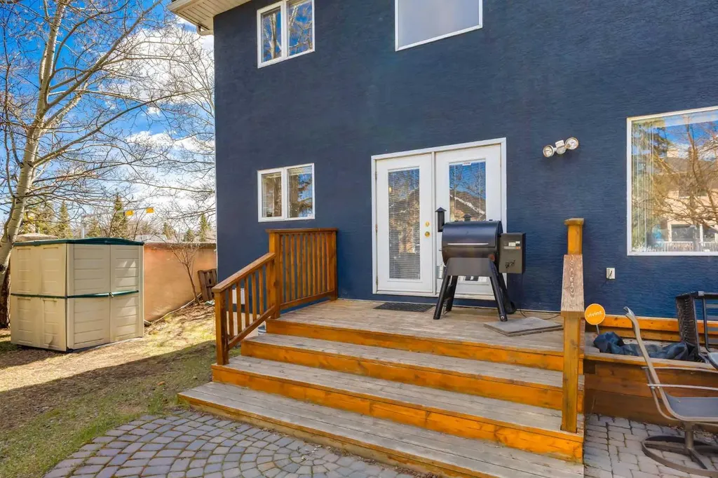 439 Mountain Park Drive SE Calgary AB T2Z 2N9