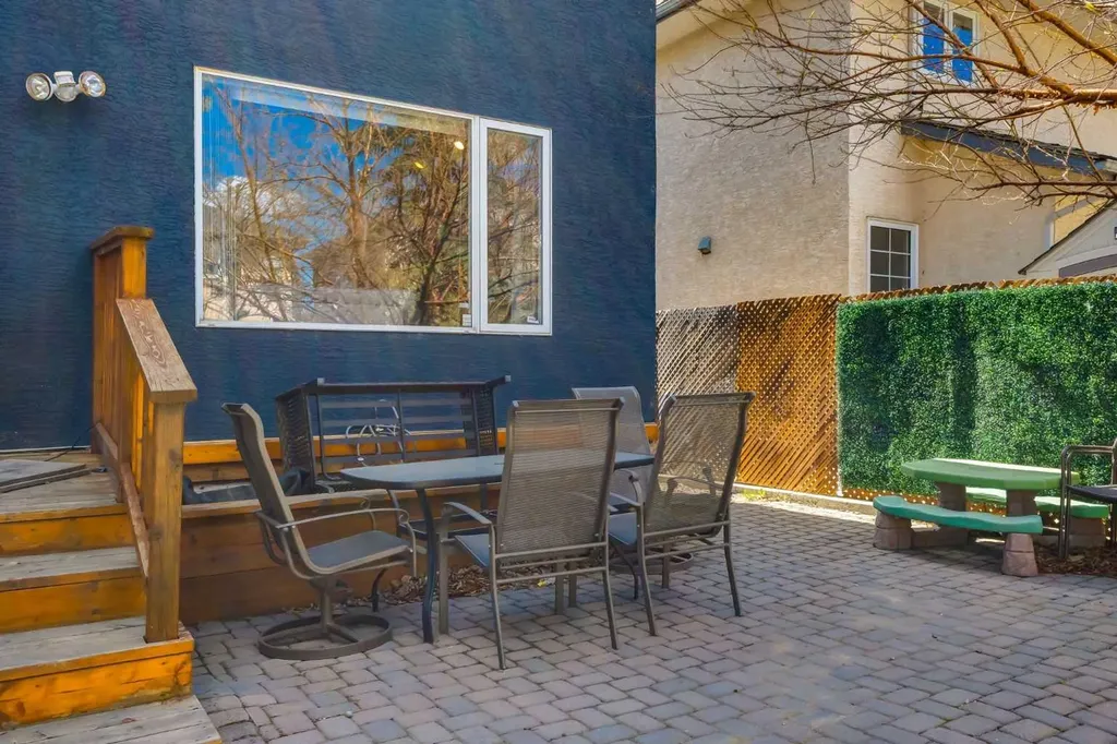 439 Mountain Park Drive SE Calgary AB T2Z 2N9