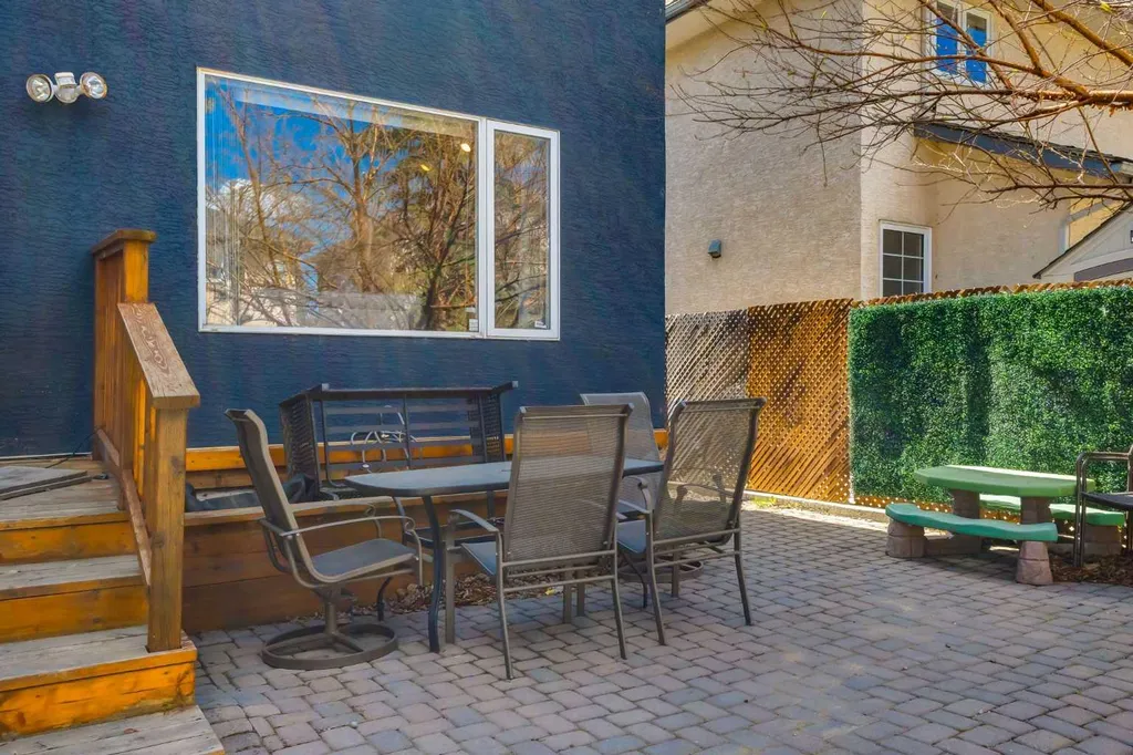 439 Mountain Park Drive SE Calgary AB T2Z 2N9