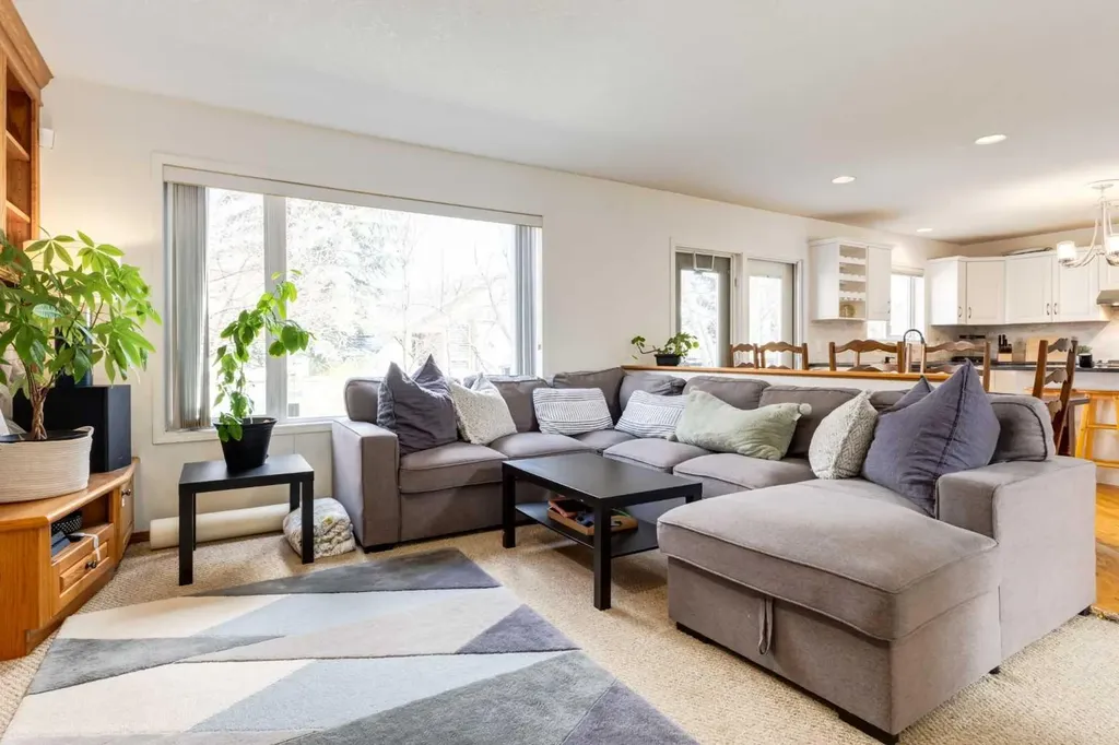 439 Mountain Park Drive SE Calgary AB T2Z 2N9