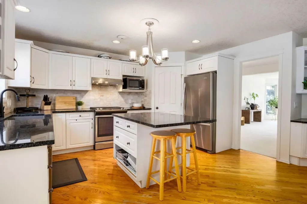 439 Mountain Park Drive SE Calgary AB T2Z 2N9