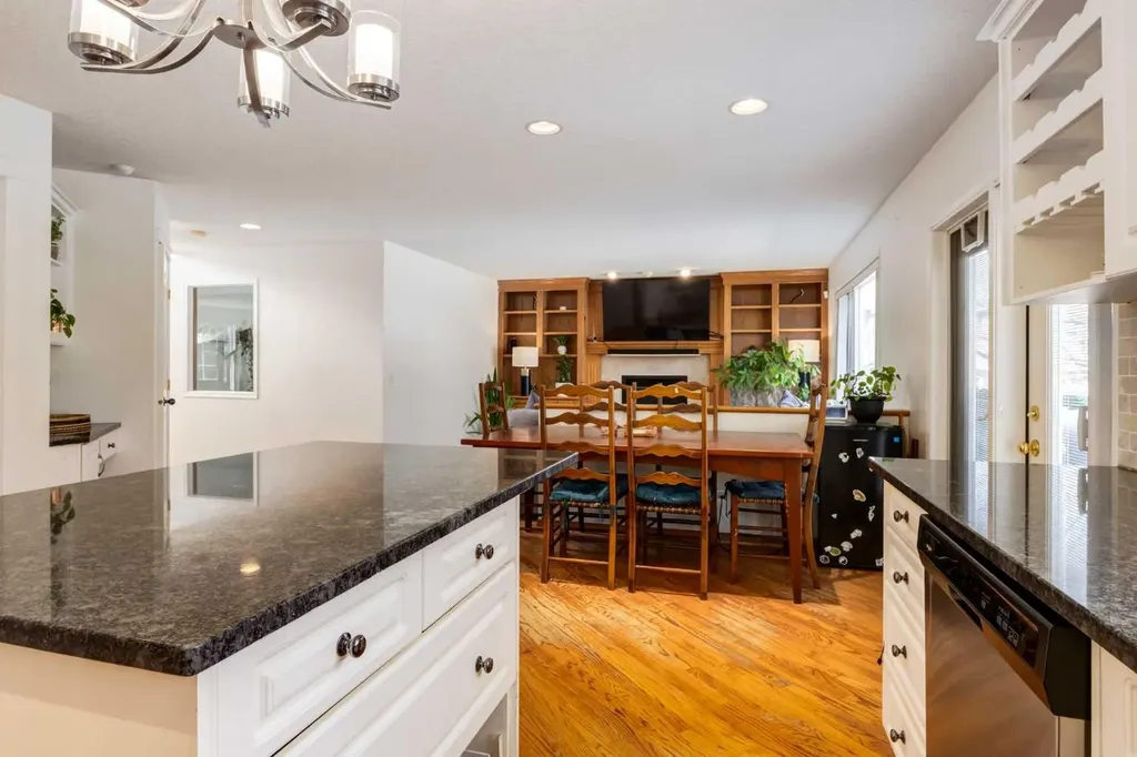 439 Mountain Park Drive SE Calgary AB T2Z 2N9