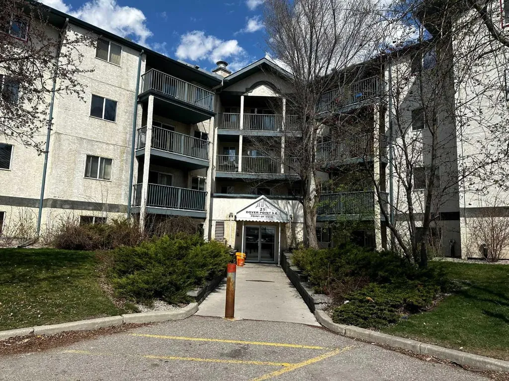21 Dover Point SE Calgary AB T2B 3K4