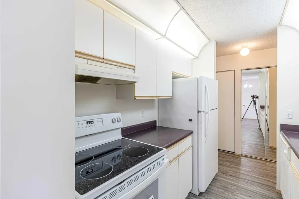 21 Dover Point SE Calgary AB T2B 3K4