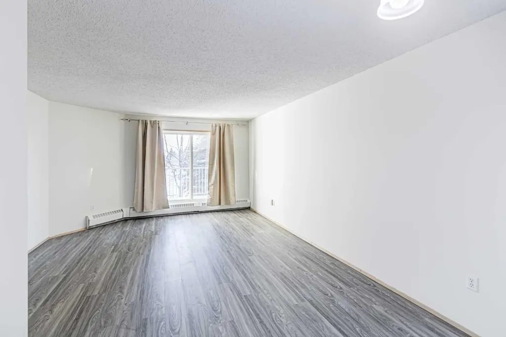21 Dover Point SE Calgary AB T2B 3K4