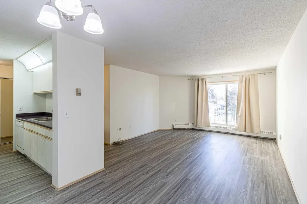 21 Dover Point SE Calgary AB T2B 3K4