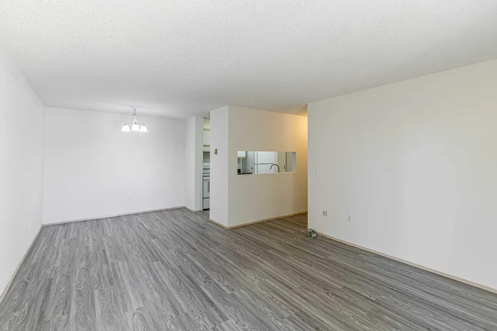 21 Dover Point SE Calgary AB T2B 3K4