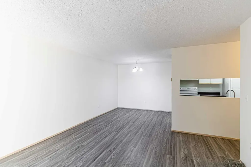 21 Dover Point SE Calgary AB T2B 3K4