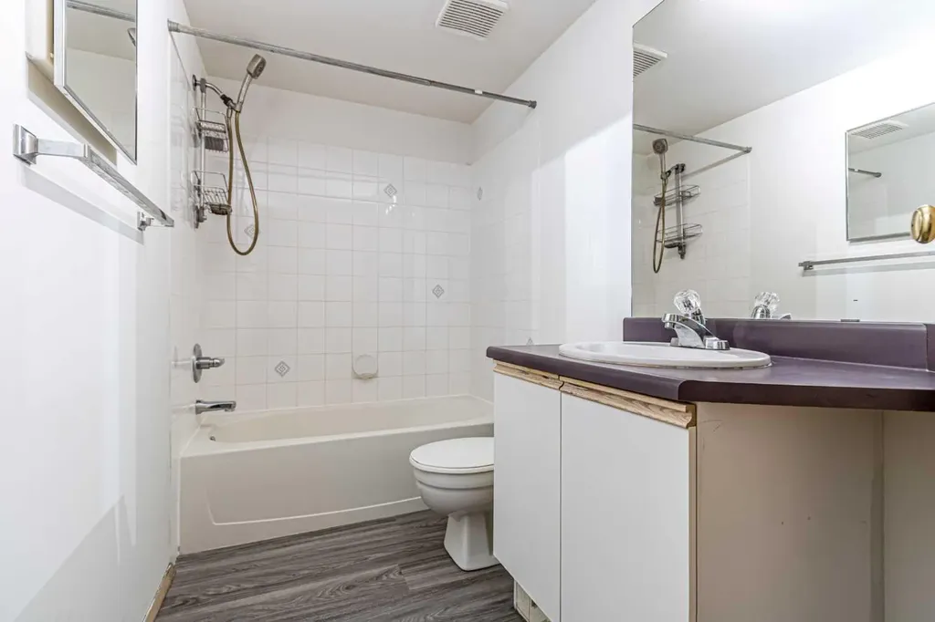 21 Dover Point SE Calgary AB T2B 3K4