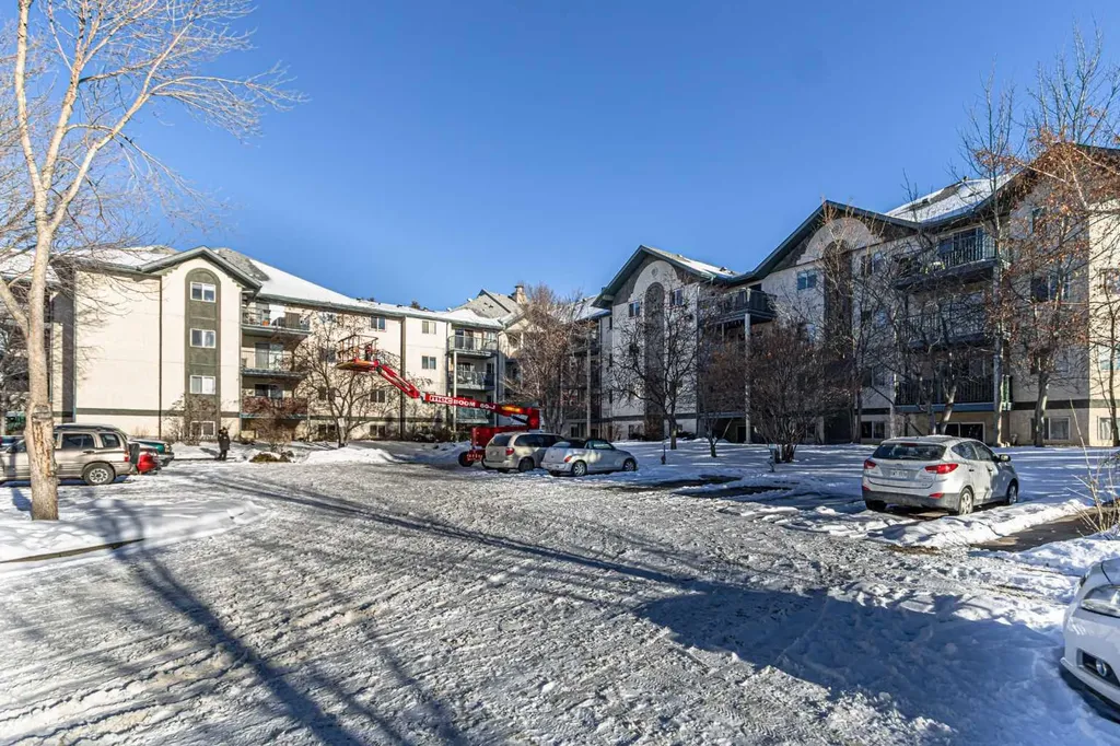 21 Dover Point SE Calgary AB T2B 3K4