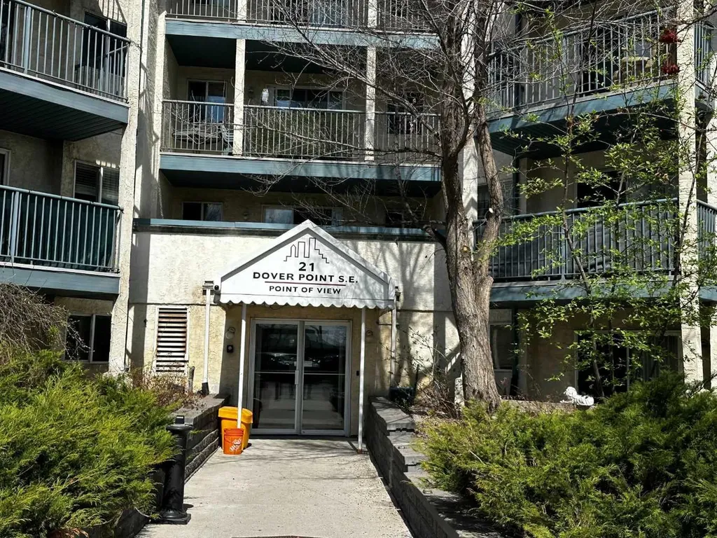 21 Dover Point SE Calgary AB T2B 3K4