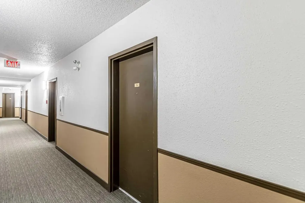 21 Dover Point SE Calgary AB T2B 3K4