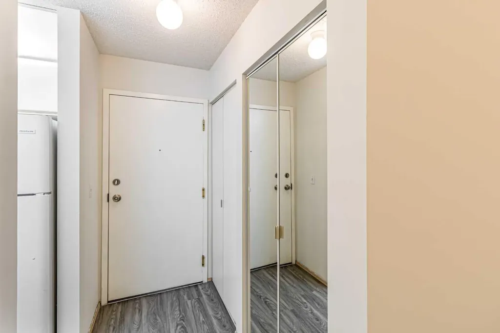 21 Dover Point SE Calgary AB T2B 3K4
