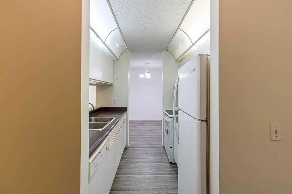 21 Dover Point SE Calgary AB T2B 3K4