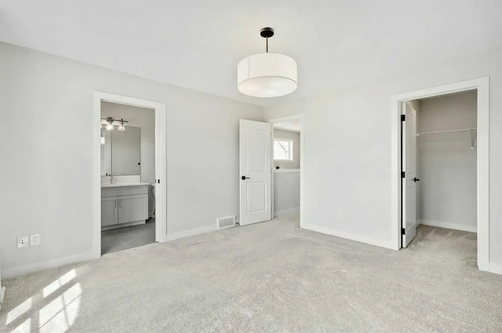 8 Bergamot Street Okotoks AB T1S 5R9